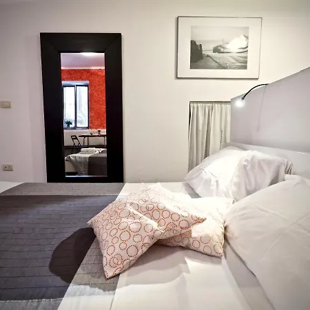 Apartment Studio Rosso San Luca Aria Condizionata Zona Acquario