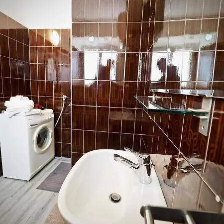 Studio Rosso San Luca Aria Condizionata Zona Acquario Apartment